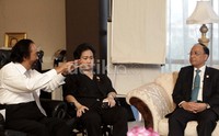 Dalam kunjungan tersebut mereka berdiskusi tentang wawasan kebangsaan.     