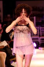 Lingerie Show Menjelang Valentine