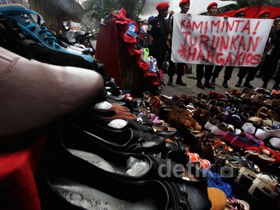 Pedagang Pasar Baru Demo Harga Kios