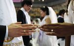 Ribuan Warga Korsel Ikut Nikah Massal