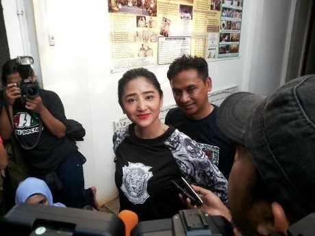 Akhirnya Bersedia Dieksekusi, Dewi Persik Setir Jaguar Sendiri