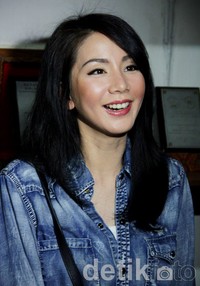 Belom hehe. Doain aja. Aku juga cari yang bisa cocok sama dia (anak) juga, ucap Jill. Asep/detikHOT.