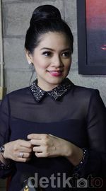 Titi Kamal Makin Seksi Pasca Melahirkan