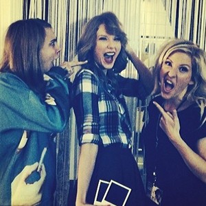 Rambut Pendek Taylor Swift, Yay or Nay?