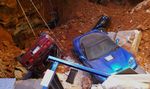 Sinkhole Telan Mobil-mobil Eksotis