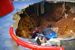 Sinkhole Telan Mobil-mobil Eksotis