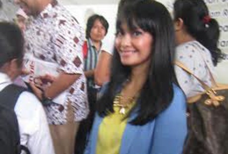 Tips Membagi Waktu Antara Pekerjaan dan Mengurus Anak Ala Ersa Mayori