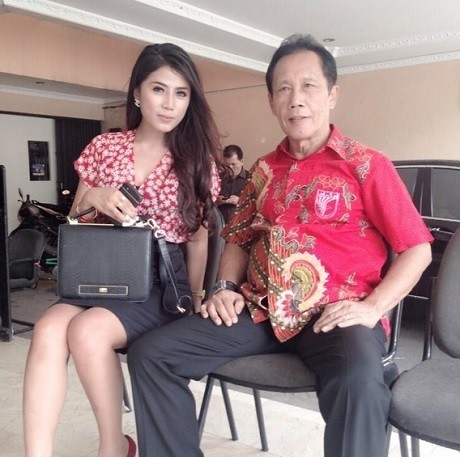 Caleg Seksi Destiara Tak Banyak Isi Kolom Biodata KPU