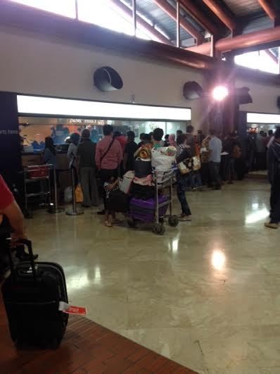 Puluhan Penumpang Garuda Juga Antre Untuk Refund Tiket Hari Ini di Cengkareng