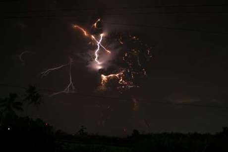 Sebelum Gunung Kelud Meletus, Banyak Hewan Liar Turun dari Lereng