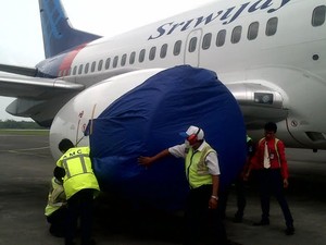 Terkena Abu Kelud, Apron dan Runway Bandara Ahmad Yani Semarang Dibersihkan
