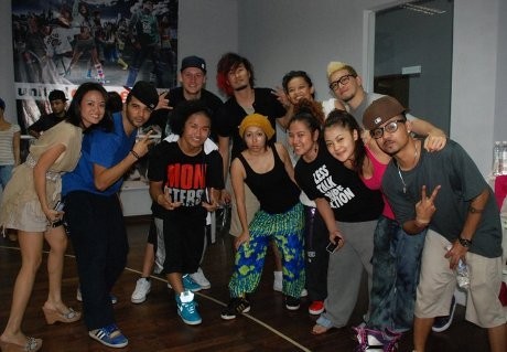 United Dance Works Ingin Hapus Stigma Negatif Penari Latar