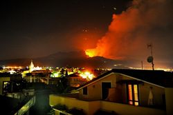 Dahsyat & Megahnya Letusan Gunung Berapi