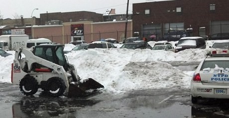Tragis! Wanita Hamil Tewas Tertabrak Traktor Pembersih Salju di New York