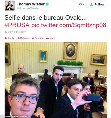 Foto Selfie di Ruang Oval, Wartawan Prancis Bikin Kesal Staf Gedung Putih