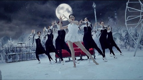 Rilis Teaser Kedua Full Moon, Sunmi Kembali Telanjang Kaki