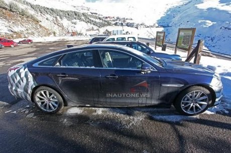 Jaguar XJ Model Teranyar Mulai Menggoda