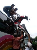 Enggak Muat di Dalam, di Atas Pun Jadi