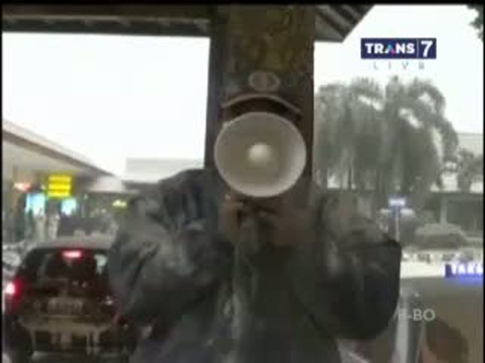 Kelud Meletus, Bandara Lumpuh