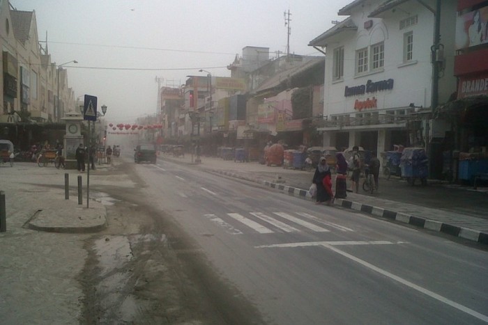 Masih Hujan Abu, Sore Ini Malioboro Gelap dan Sepi