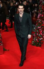 Colin Farrell dan Jessica Brown Findlay Romantis di Red Carpet