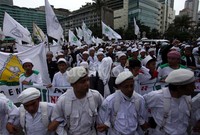 Massa FPI membanjiri Bundaran HI.