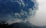 Gunung Kelud Masih Muntahkan Abu Vulkanik