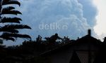 Gunung Kelud Masih Muntahkan Abu Vulkanik