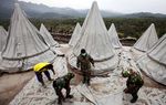 Dihujani Abu Kelud, Stupa Borobudur Ditutupi Terpal