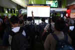 Bandara Ditutup Penumpang Padati Stasiun Gambir