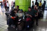 Bandara Ditutup Penumpang Padati Stasiun Gambir