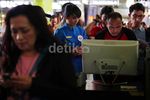 Bandara Ditutup Penumpang Padati Stasiun Gambir