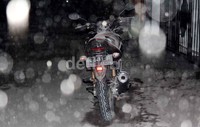 Sepeda motor warga bermandi debu. Bian Ayu Kharisma/detikFoto.
