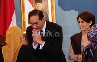 Muhammad Lutfi mendapat ucapan selamat.