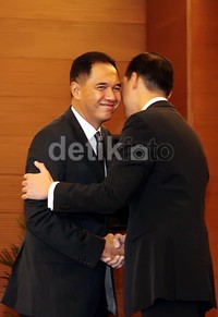 Gita Wirjawan resmi menyerahkan jabatan Menteri Perdagangan kepada Muhammad Lutfi.