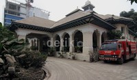 Loji Gandrung, rumah dinas Wali Kota Surakarta, tak terkecuali dari guyuran hujan abu.