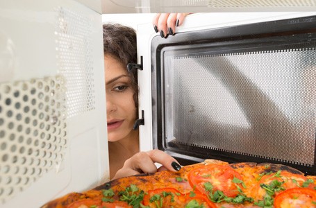 Perhatikan 5 Hal Penting Ketika Menggunakan Oven Microwave