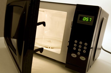 Perhatikan 5 Hal Penting Ketika Menggunakan Oven Microwave