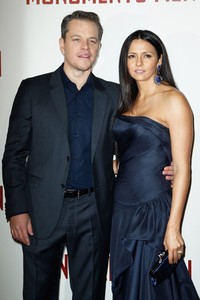 Pasangan serasi Matt Damon dan Luciana Barroso. Julien M. Hekimian/Getty Images.