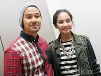 Tampil santai, Bella dan Chicco tetap terlihat stylish. hitam. Gus Mun/detikHOT.