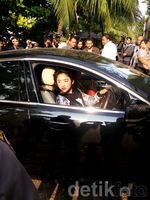 Momen-momen Dewi Persik Masuk Tahanan