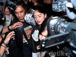 Momen-momen Dewi Persik Masuk Tahanan