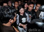 Momen-momen Dewi Persik Masuk Tahanan