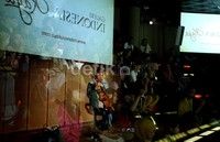 Jubing Kristanto membawakan lagu-lagu sunda.