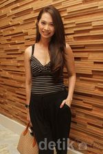 Simple dan Seksi Verlita Evelyn