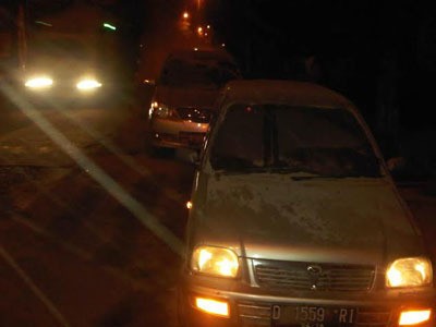 Kota Batu Berselimut Abu Gunung Kelud