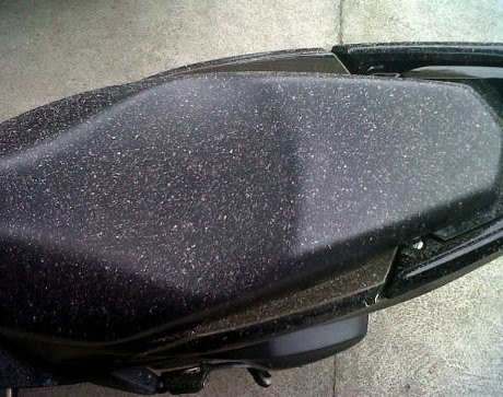 Hujan Abu Gunung Kelud, Warga Tasikmalaya Bermasker