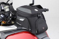 Fitur lain adalah traction control, dan bagasi di samping dan atas. Untuk warna, hanya ada dua yakni Candy Daring Red dan Glass Sparkle Black. (dok. Suzuki).