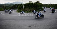 Panas terik dan tikungan tajam harus dihadapi rombongan Unity Touring saat memasuki Kota Banda Aceh. Beristirahat semalam dan melanjutkan ke Sabang Sabtu besok.