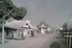 Tak Ada Masker untuk Tutup Hidung? Hindari Debu Vulkanik dengan Kain